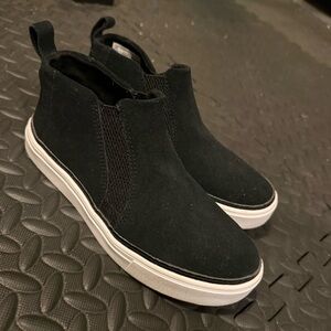 Toms Bryce Black Leather Suede Pull On Rounded Toe Low Top Sneakers Shoes size 5